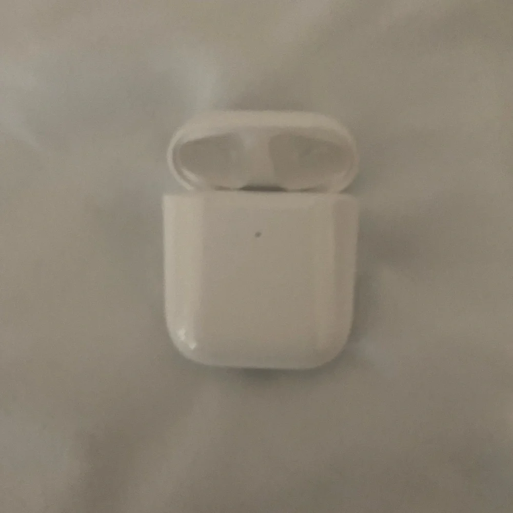 White Wireless Earbuds Case
